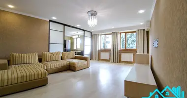 Apartamento 3 habitaciones en Minsk, Bielorrusia