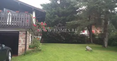 Villa  mit Möbliert, mit Klimaanlage, mit Garten in Comun General de Fascia, Italien