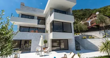 Villa  con Junto al mar en denovici, Montenegro