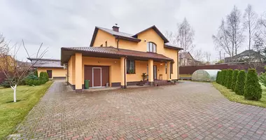Dom wolnostojący 5 pokojów z meble, z z renowacją, z możliwa pożyczka w Ratomka, Białoruś
