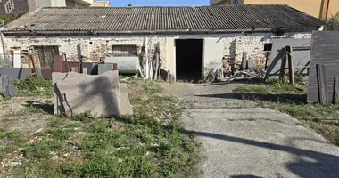 Entrepôts à Vendre à Spitallë, Situés sur la Route Principale! dans Durres, Albanie