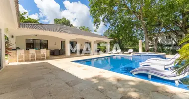 Villa 4 bedrooms with Furnitured, with Air conditioner, with Swimming pool in Sosua, Dominican Republic