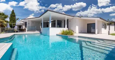 Villa 5 bedrooms in Kissonerga, Cyprus