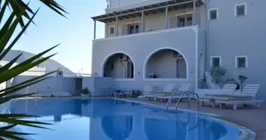 Hotel 345 m² in Perissa, Griechenland