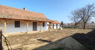 2 room house in Tiszafuered, Hungary