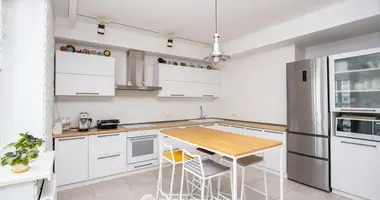 Wohnung 3 zimmer in Minsk, Belarus