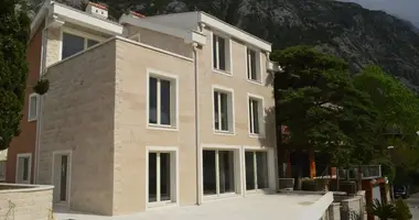 Villa  con Junto al mar en Dobrota, Montenegro