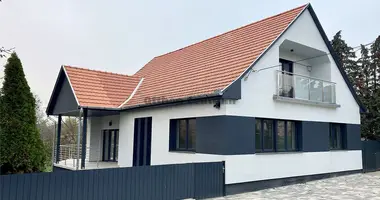 Casa 5 habitaciones en Balatonszarszo, Hungría