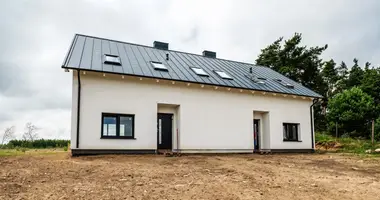 Maison dans Wierzeja, Pologne