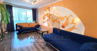 Apartamento 3 habitaciones en Vielikaryta, Bielorrusia