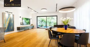 Villa 6 rooms in Kfar Yona, Israel