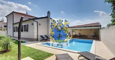Villa  mit Parkplatz, mit Terrasse, mit Schwimmbad in Poreč, Kroatien