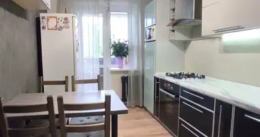 Apartamento 3 habitaciones en Borisov, Bielorrusia