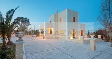 Cottage 4 bedrooms in Fira, Greece