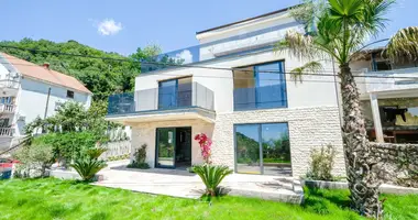 Villa  mit Meerblick, mit Garage in Budva, Montenegro