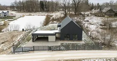 Haus 4 zimmer in Bezirk Neuermühlen, Lettland