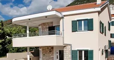 Villa 4 bedrooms in Kumbor, Montenegro