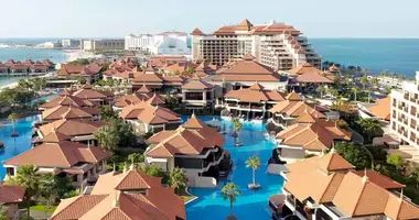Propiedad comercial 982 m² en Dubái, Emiratos Árabes Unidos