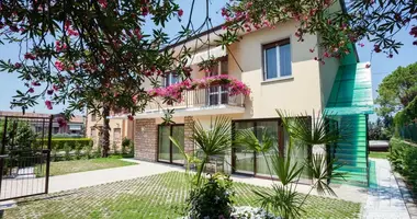 Villa  mit Parkplatz, mit Klimaanlage, mit Terrasse in Lazise, Italien