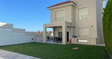 Casa 4 habitaciones en Mouttagiaka, Chipre