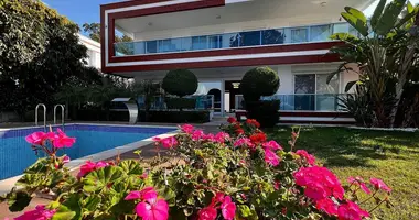 Villa 4 chambres dans Muratpasa, Turquie