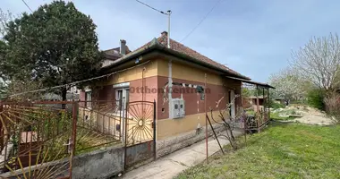 2 room house in Monor, Hungary