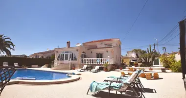 Villa 4 bedrooms in Urbanizacion Dona Pepa, Spain