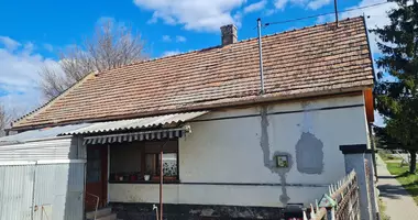 3 room house in Lajoskomarom, Hungary