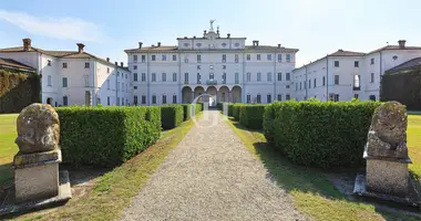 Villa 50 habitaciones con Veranda, con camino en Milán, Italia