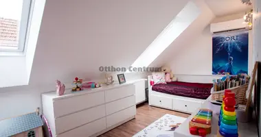 4 room house in Kiskoroes, Hungary