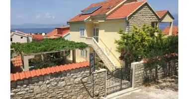 9 room house in Supetar, Croatia