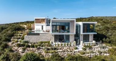 Villa  mit Fußbodenheizung, mit Überdachter Parkplatz, mit Privatpool in Tsada, Cyprus