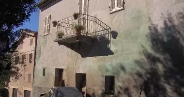 Casa 15 habitaciones en Terni, Italia
