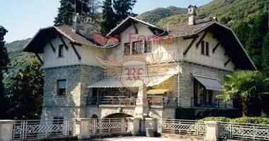 Villa 6 Zimmer in Verbania, Italien