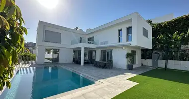 4 bedroom house in Demos Agiou Athanasiou, Cyprus