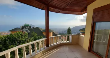 Villa Villa 8 habitaciones con vista al mar, con vistas a las montañas, con Meblirovannaya en Alanya, Turquía