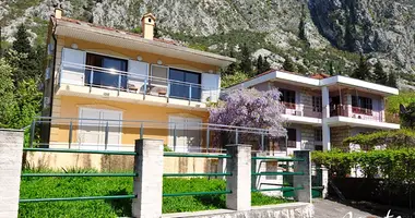 Villa  mit Meerblick in Dobrota, Montenegro