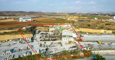 Commercial property 288 m² in Latsia, Cyprus
