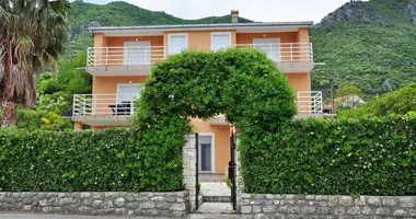 Villa  mit Meerblick, mit Garage in Kotor, Montenegro