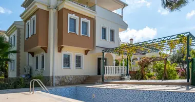 Villa 5 habitaciones con Sauna / baño en Incekum, Turquía