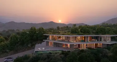 Villa 5 bedrooms in Benahavis, Spain