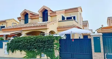 Villa  con Aire acondicionado, con Terraza, con Almacén en Orihuela, España