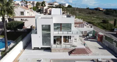 Villa 4 chambres avec Terrasse, avec Garage, avec lichnyy basseyn private pool dans Torrevieja, Espagne