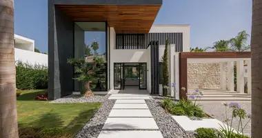 Дом 5 спален в San Pedro Alcantara, Испания
