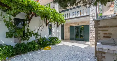 Villa 6 rooms with parking, with Balcony, with Air conditioner in Kotor, Montenegro