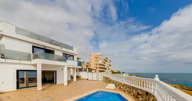 Villa 4 bedrooms with Balcony, with Air conditioner, with parking in Torrevieja, Spain