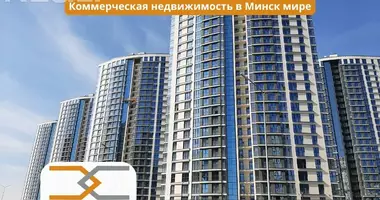 Geschäft mit Parkplatz, neues Gebäude, mit Einfahrten in Minsk, Weißrussland