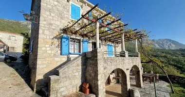 3 bedroom house with parking, with Furnitured, with Air conditioner in Sveti Stefan, Montenegro