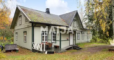 5 bedroom house in Maentsaelae, Finland