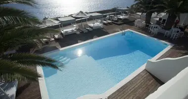 Hotel 3 000 m² in Agios Stefanos, Griechenland